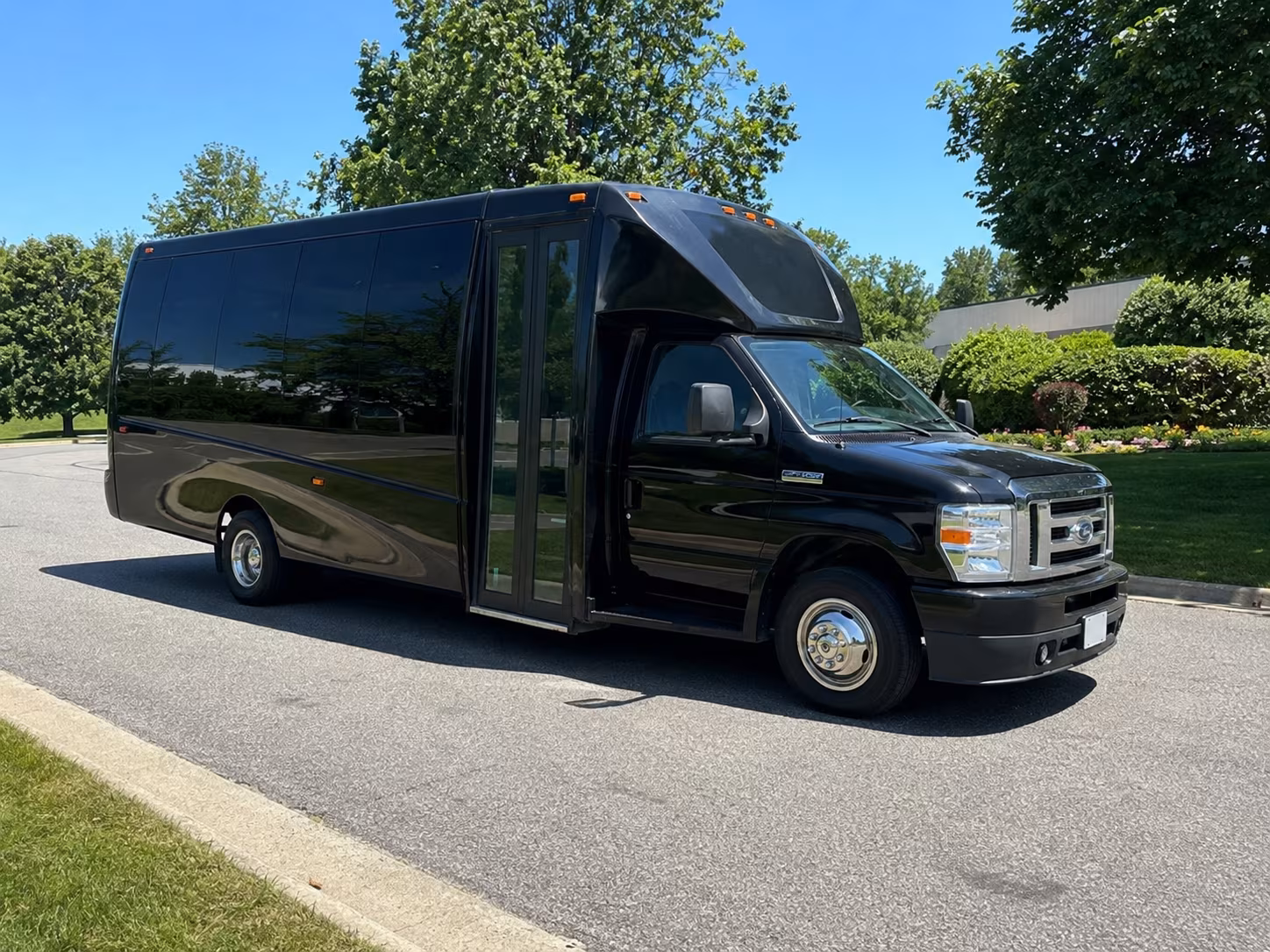 affordable fort smith prom party bus prices split across your group